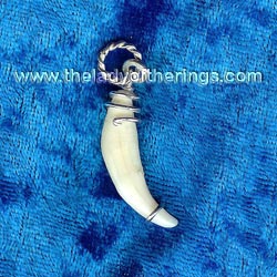 fox tooth 3 pendant